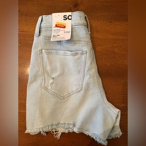NEW Juniors' SO Super High Rise 90's Boyfriend Short - Size 3/26